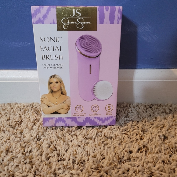 Jessica Simpson Rechargeable Sonic Facial Brush purple - Picture 1 of 3